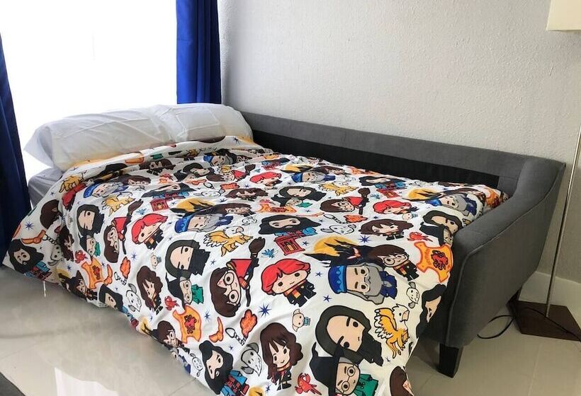 Lovely 1 Bedroom Condo With Pool