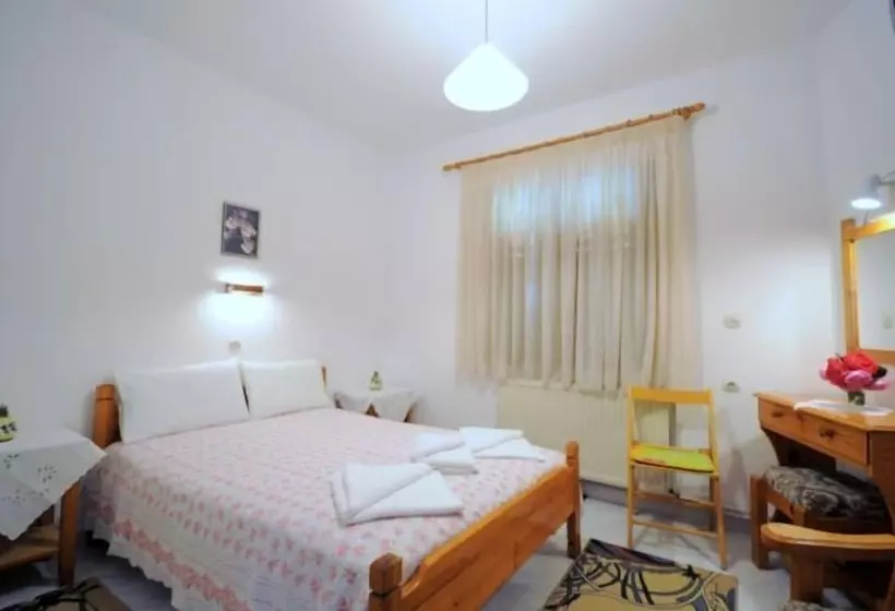 Majatalo Marika Vlachou