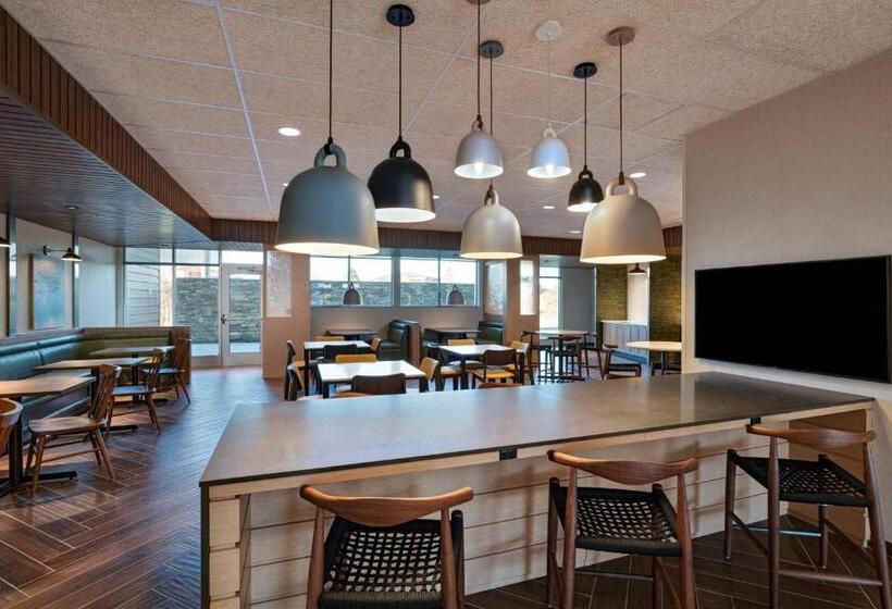 בית מלון כפרי Fairfield Inn & Suites By Marriott Oskaloosa