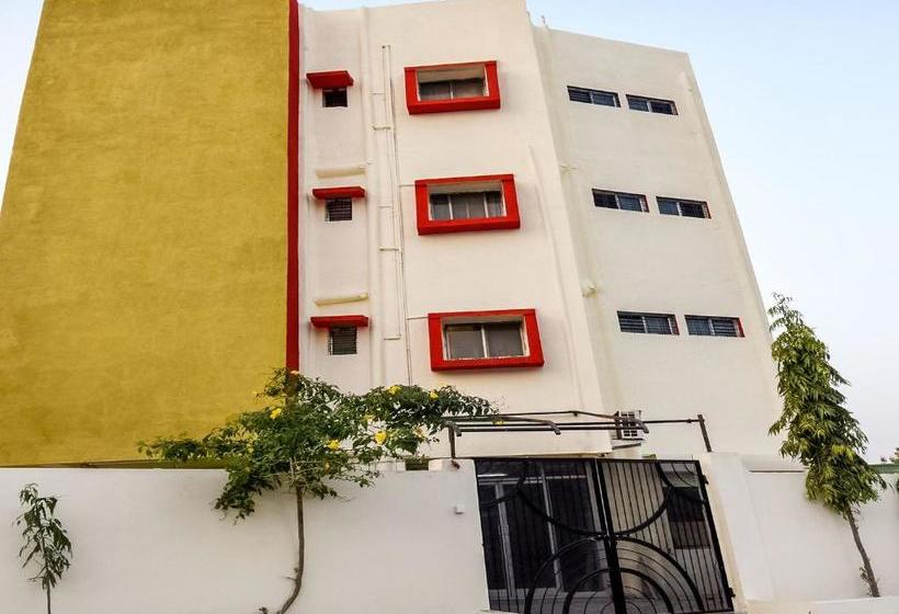 בית מלון כפרי Oyo 16081 Atul Residency