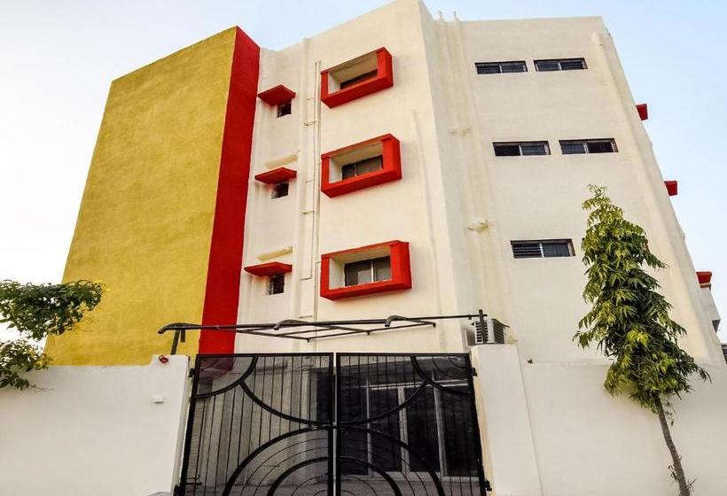 בית מלון כפרי Oyo 16081 Atul Residency