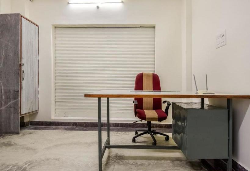 בית מלון כפרי Oyo 16081 Atul Residency