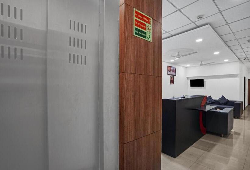 Otel Treebo Wow, Surat Station