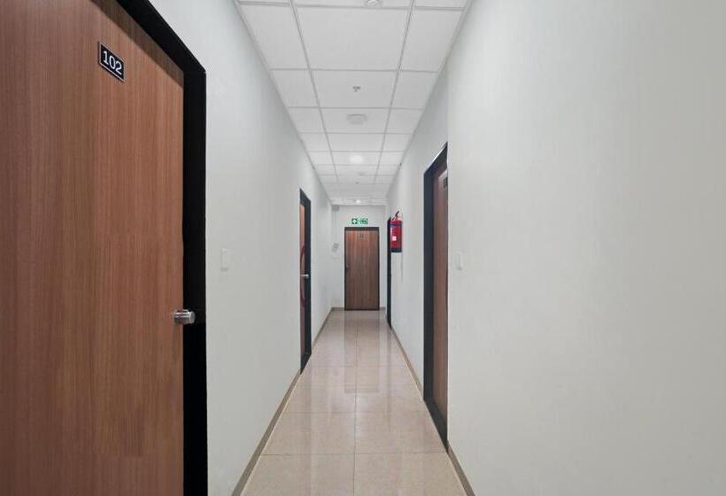 Hotel Treebo Wow, Surat Station