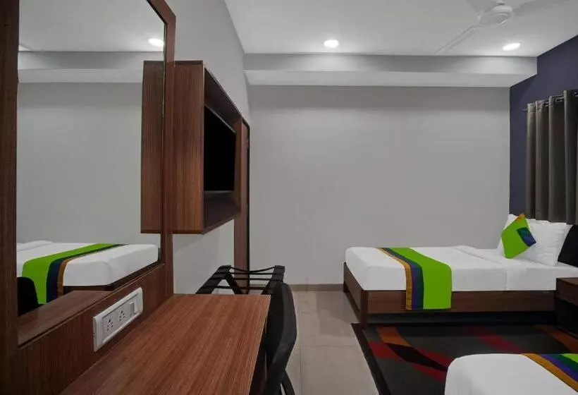 Hotelli Treebo Wow, Surat Station