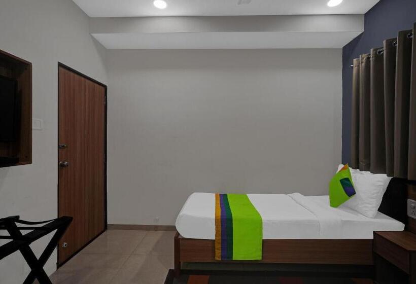 Hotel Treebo Wow, Surat Station