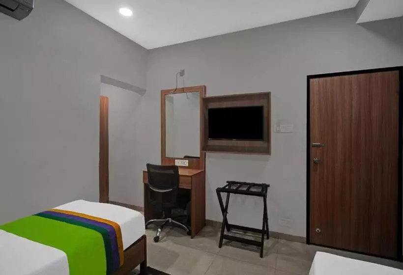 Hotelli Treebo Wow, Surat Station