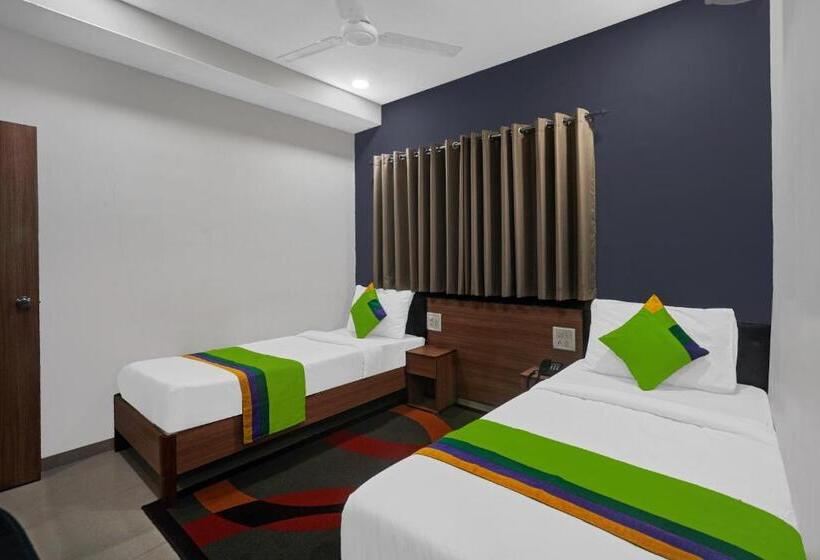 Hotel Treebo Wow, Surat Station