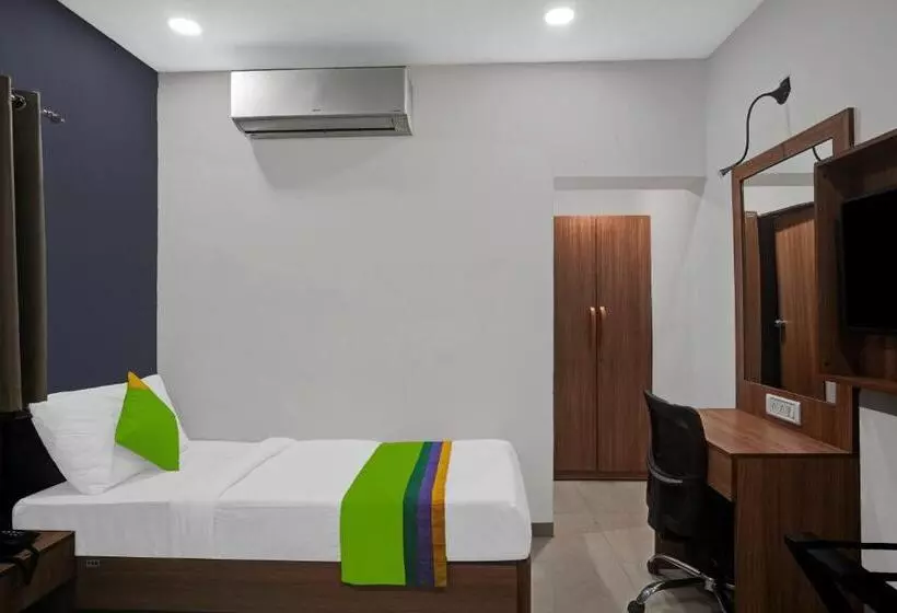 Hotelli Treebo Wow, Surat Station