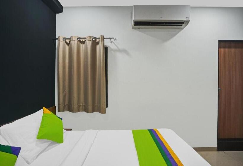 Hotelli Treebo Wow, Surat Station