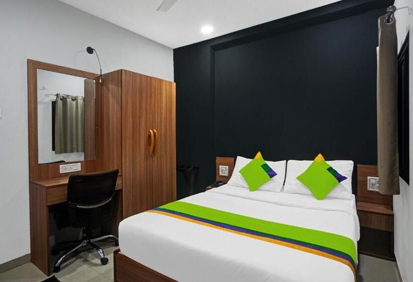 Hotel Treebo Wow, Surat Station