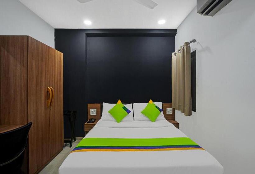 Hotel Treebo Wow, Surat Station