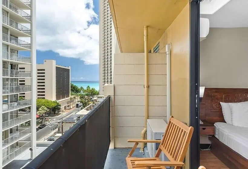 Отель Castle Bamboo Waikīkī