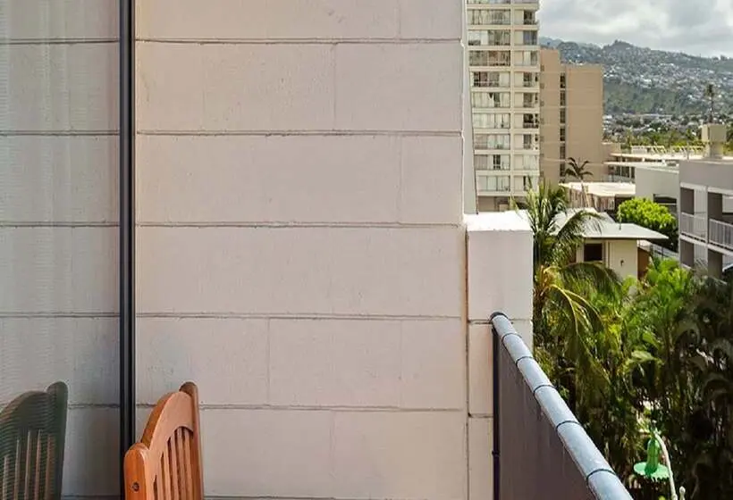 Отель Castle Bamboo Waikīkī