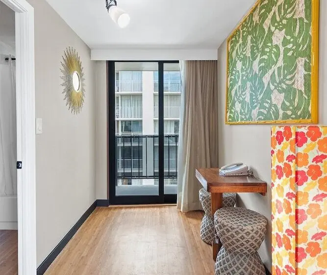 Отель Castle Bamboo Waikīkī