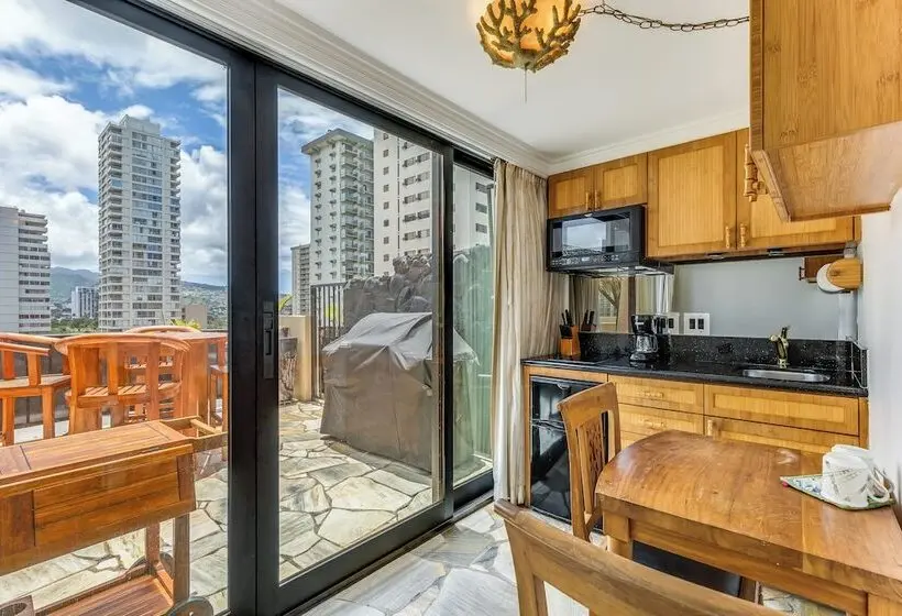 Отель Castle Bamboo Waikīkī