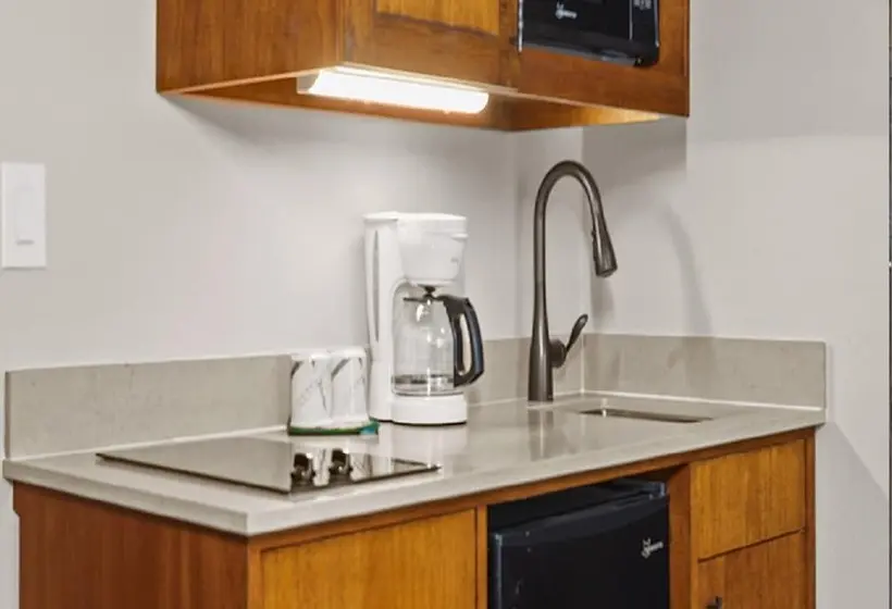 Отель Castle Bamboo Waikīkī