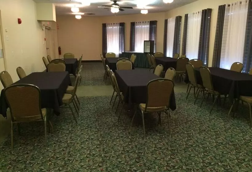 Отель Coastal Inn Moncton/ Dieppe