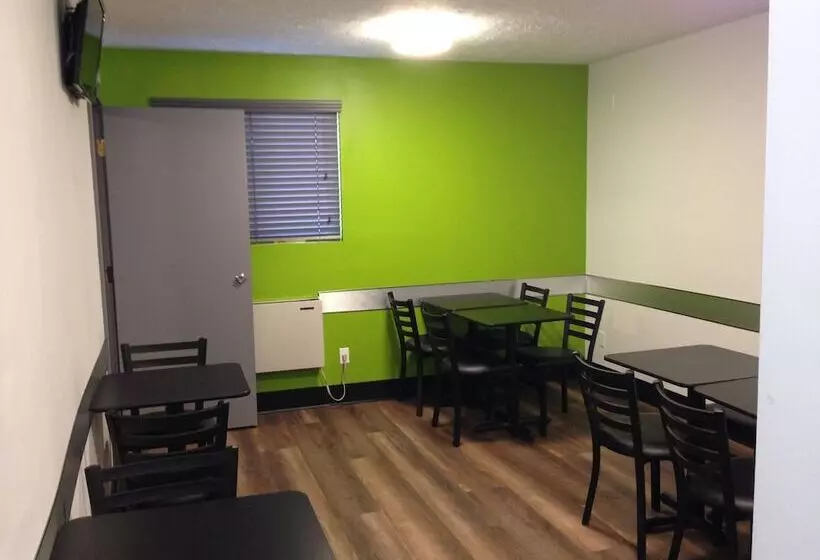 Отель Coastal Inn Moncton/ Dieppe