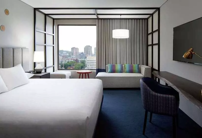فندق Doubletree By Hilton Montreal
