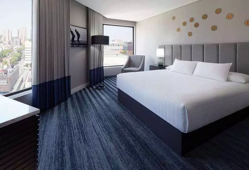 فندق Doubletree By Hilton Montreal