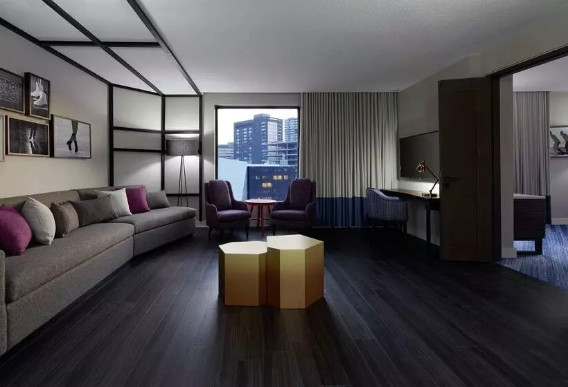 فندق Doubletree By Hilton Montreal