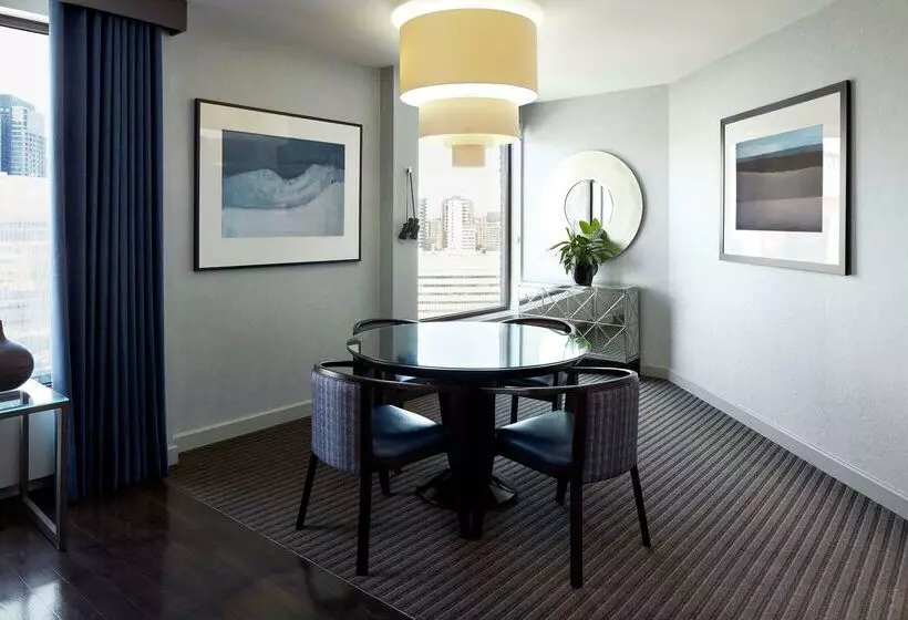 فندق Doubletree By Hilton Montreal