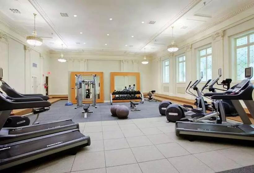 هتل Hilton New Orleans/st. Charles Avenue