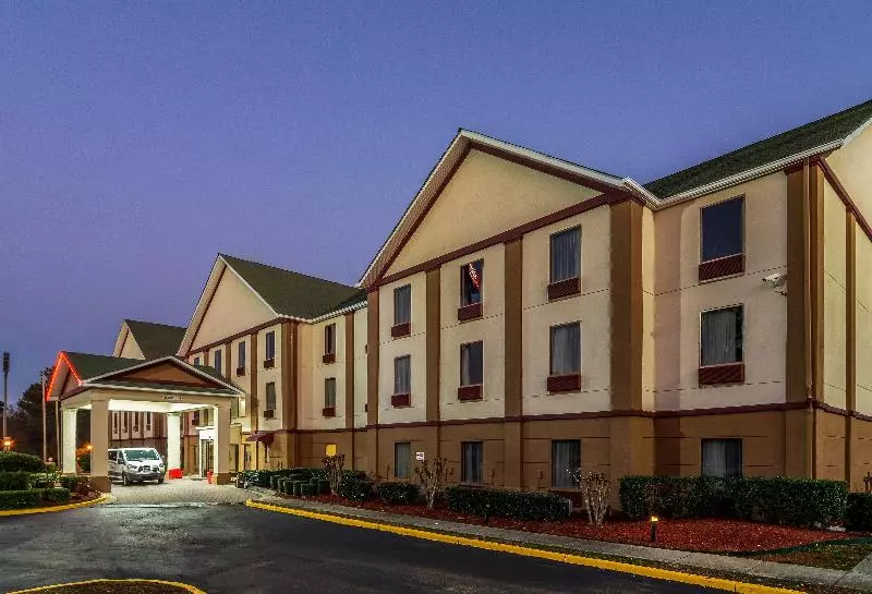 酒店 Red Roof Plus+ & Suites Atlanta Airport South