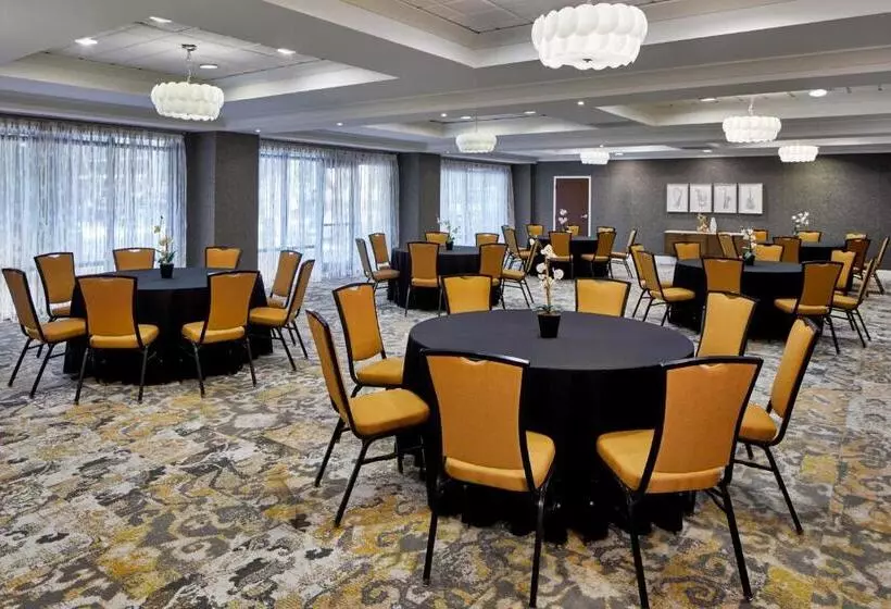 فندق Springhill Suites Memphis Downtown