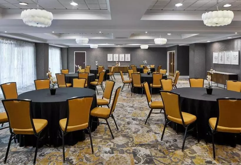 فندق Springhill Suites Memphis Downtown