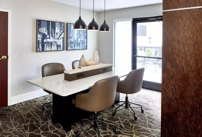 فندق Springhill Suites Memphis Downtown