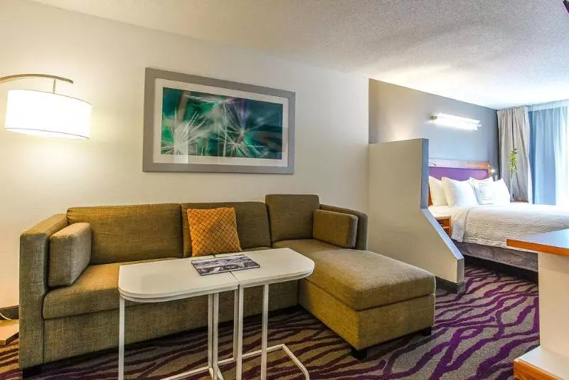 Отель Springhill Suites By Marriott Savannah Midtown