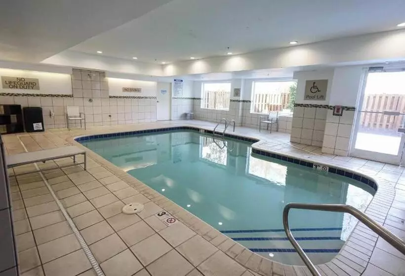 Отель Springhill Suites By Marriott Savannah Midtown