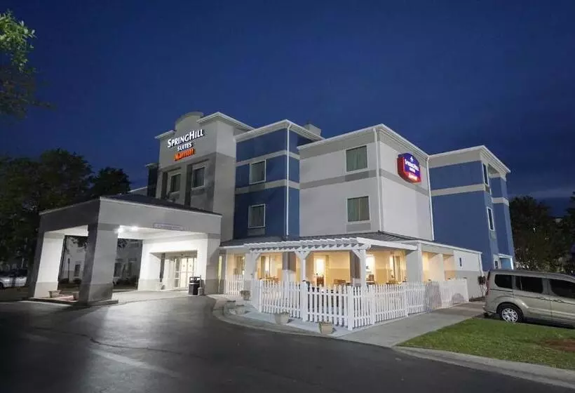 Отель Springhill Suites By Marriott Savannah Midtown