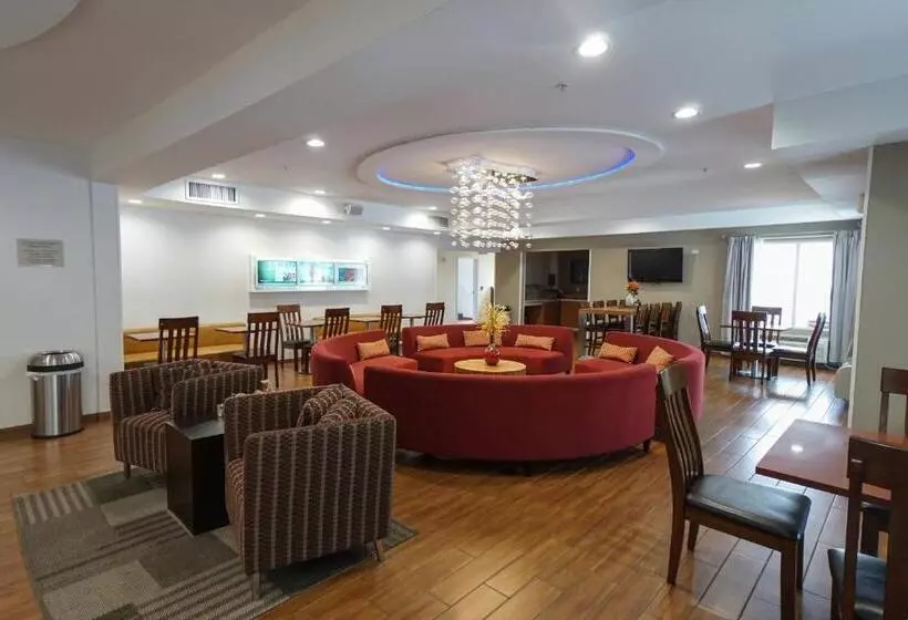 Отель Springhill Suites By Marriott Savannah Midtown