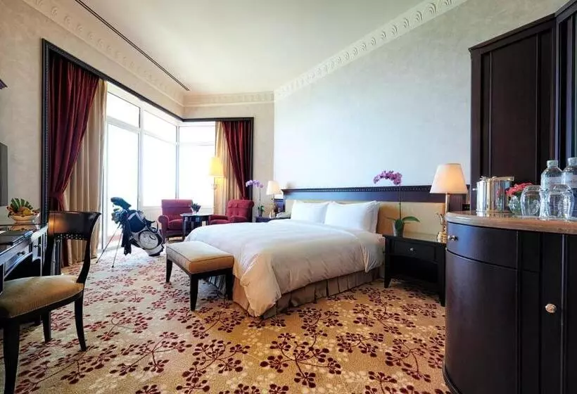 בית מלון כפרי The Empire Brunei