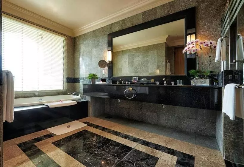 בית מלון כפרי The Empire Brunei