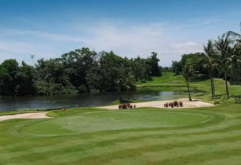 בית מלון כפרי The Empire Brunei