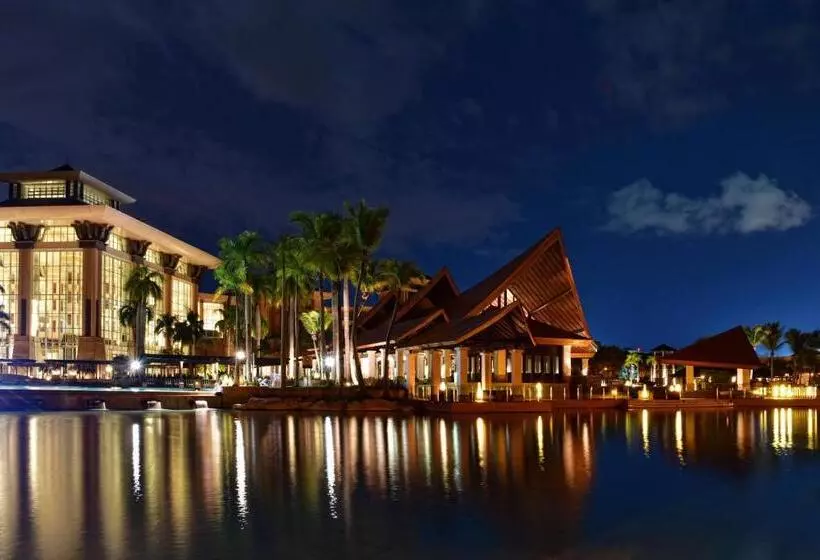 בית מלון כפרי The Empire Brunei