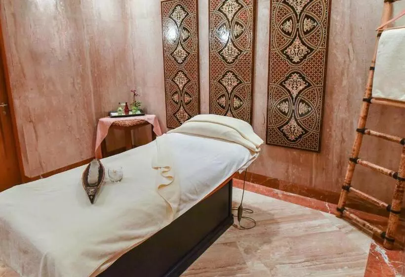 בית מלון כפרי The Empire Brunei