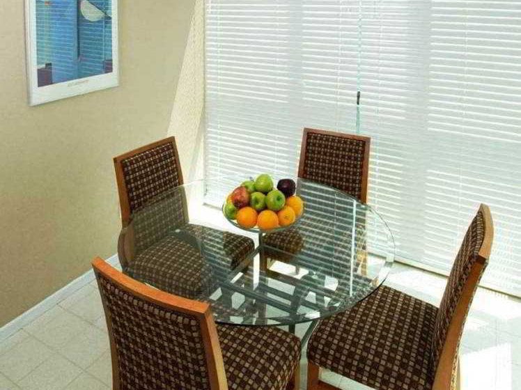 هتل Landis And Suites