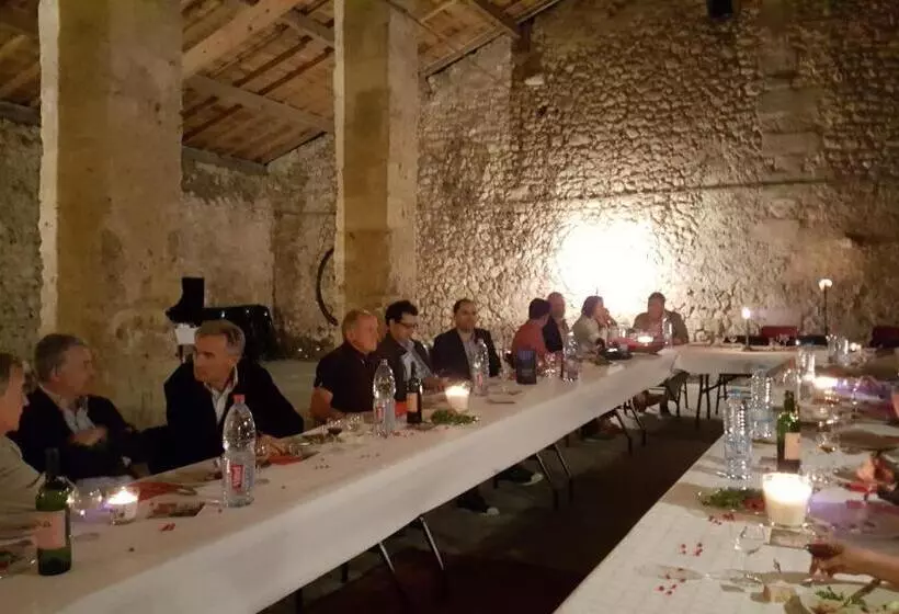 تختخواب و صبحانه Chateau Le Truch