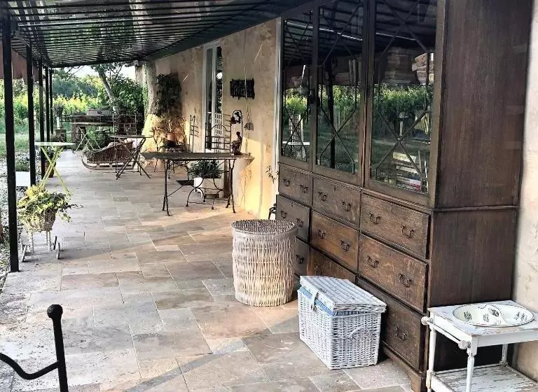 تختخواب و صبحانه Chateau Le Truch