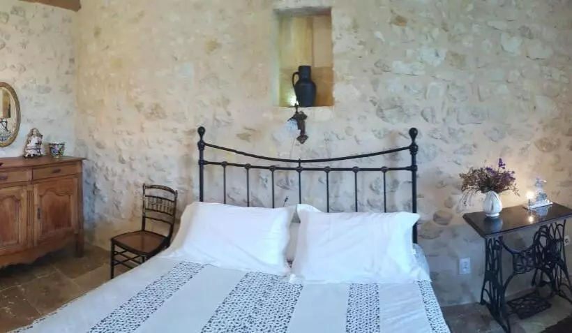 تختخواب و صبحانه Chateau Le Truch