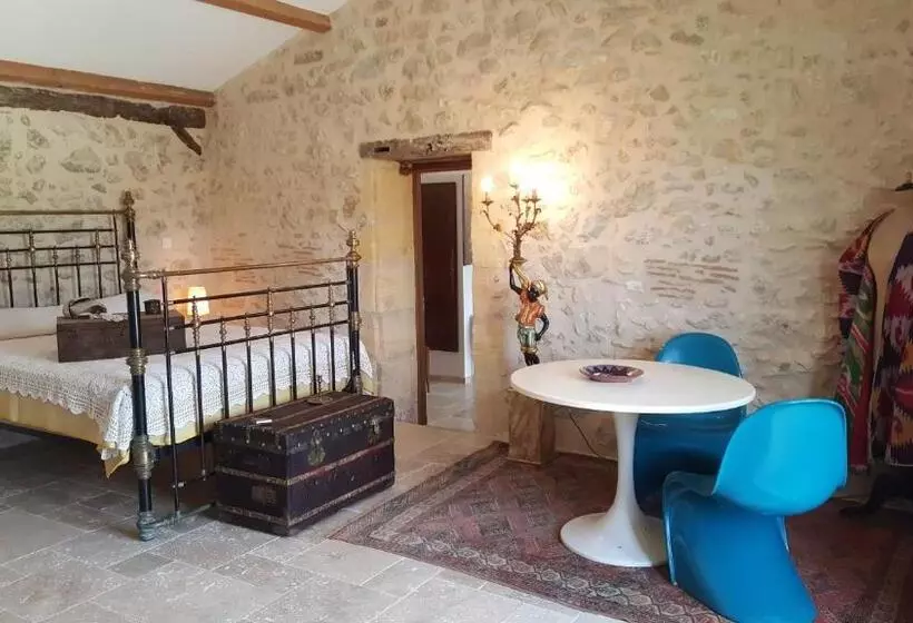 تختخواب و صبحانه Chateau Le Truch