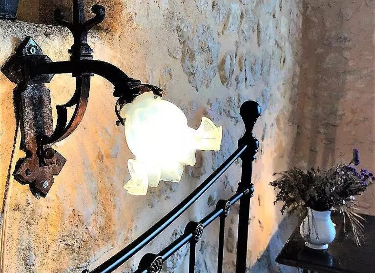 تختخواب و صبحانه Chateau Le Truch