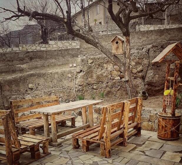 تختخواب و صبحانه Elegaya Guest House