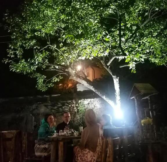 تختخواب و صبحانه Elegaya Guest House