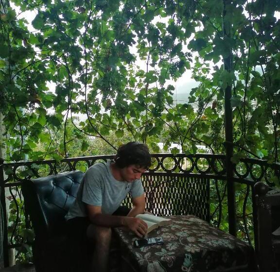 تختخواب و صبحانه Elegaya Guest House